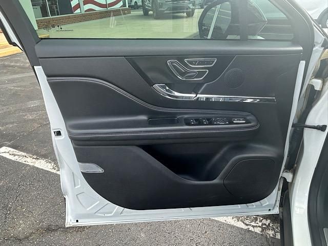 2023 Lincoln Corsair Standard photo 23