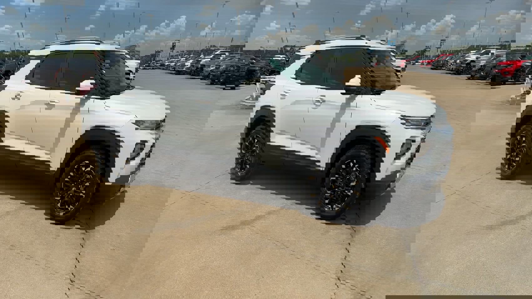 2022 Chevrolet Trailblazer LT photo 3