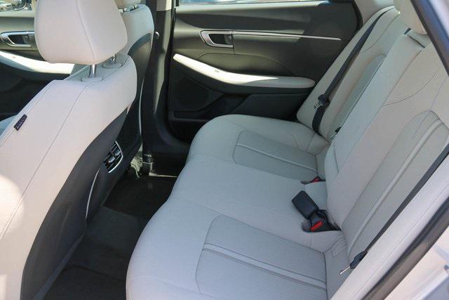 New 2025 Silver Hyundai SEL image 11