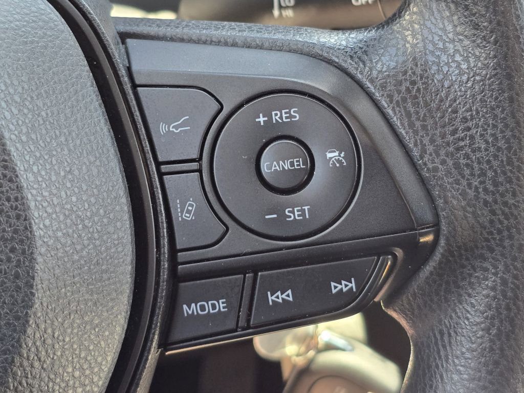 2022 Toyota RAV4 Hybrid LE photo 11