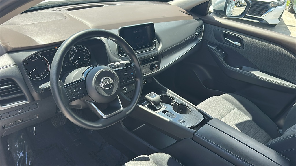 2023 Nissan Rogue SV photo 9