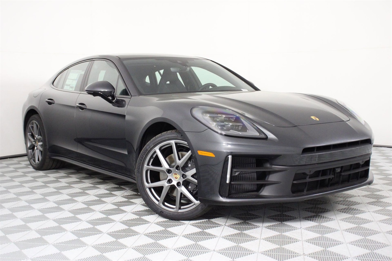 2025 Porsche Panamera 4 photo 9