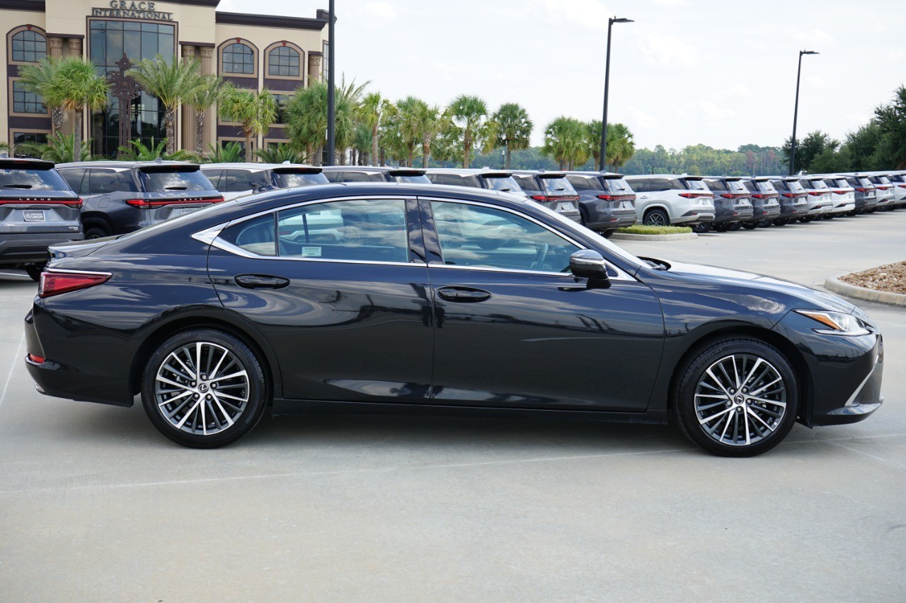 2025 Lexus ES 350 photo 4