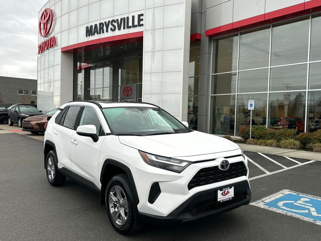 2025 Toyota RAV4 XLE's photo