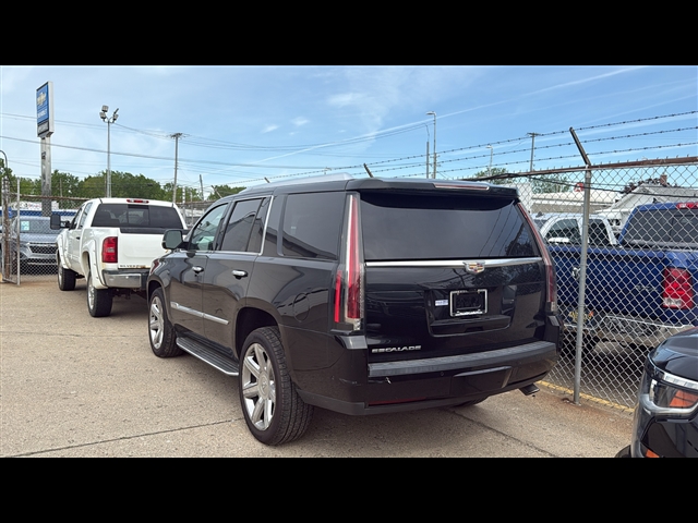 2018 Cadillac Escalade Luxury photo 2