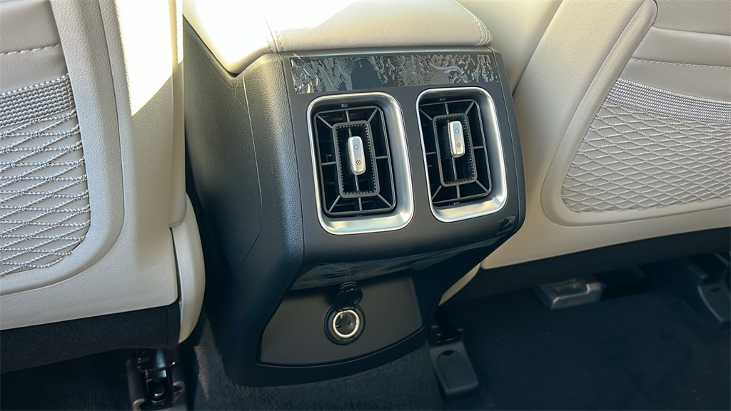 2025 Kia Sorento S photo 4
