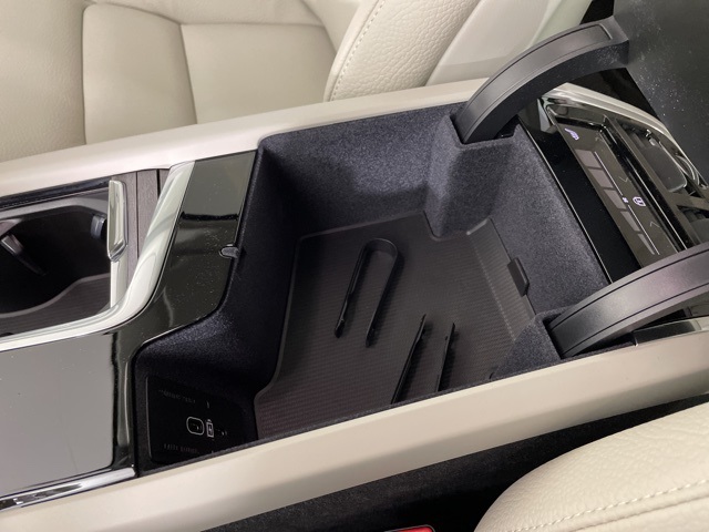 2025 Volvo XC90 T8 AWD Plus photo 32