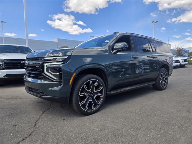 2025 Chevrolet Suburban RST photo 2