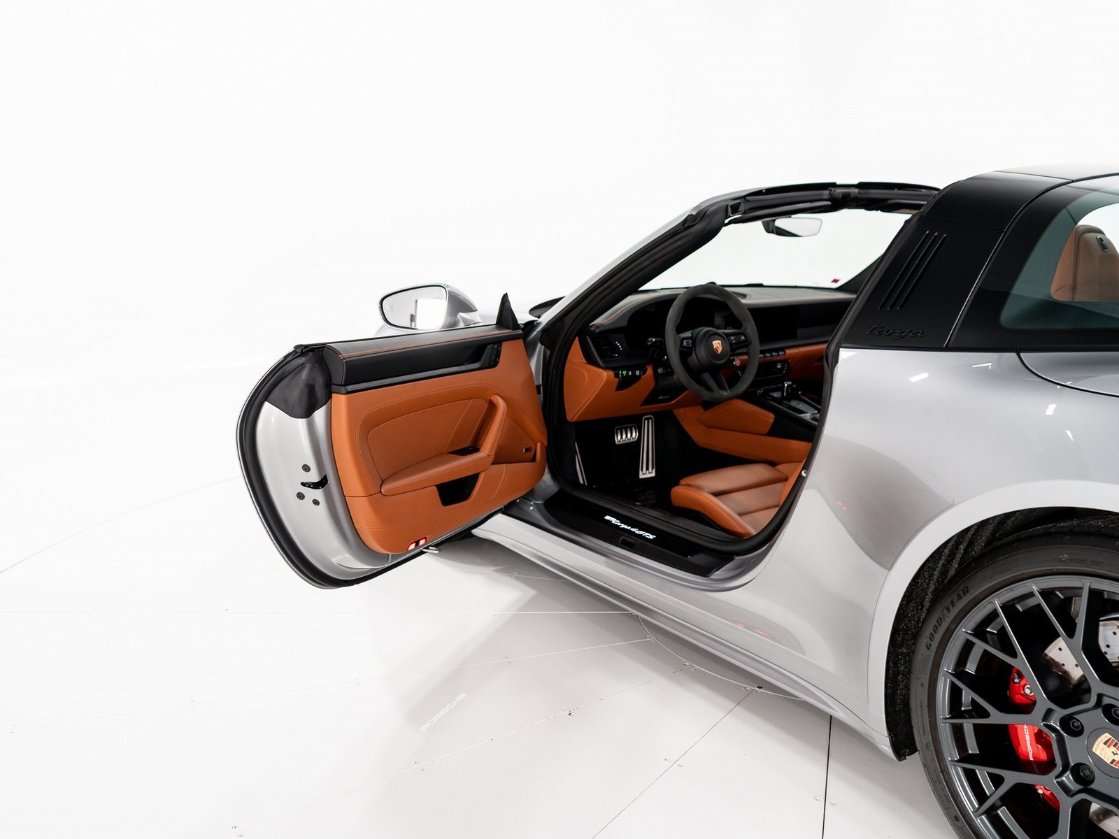 2025 Porsche 911 Targa 4 GTS photo 17