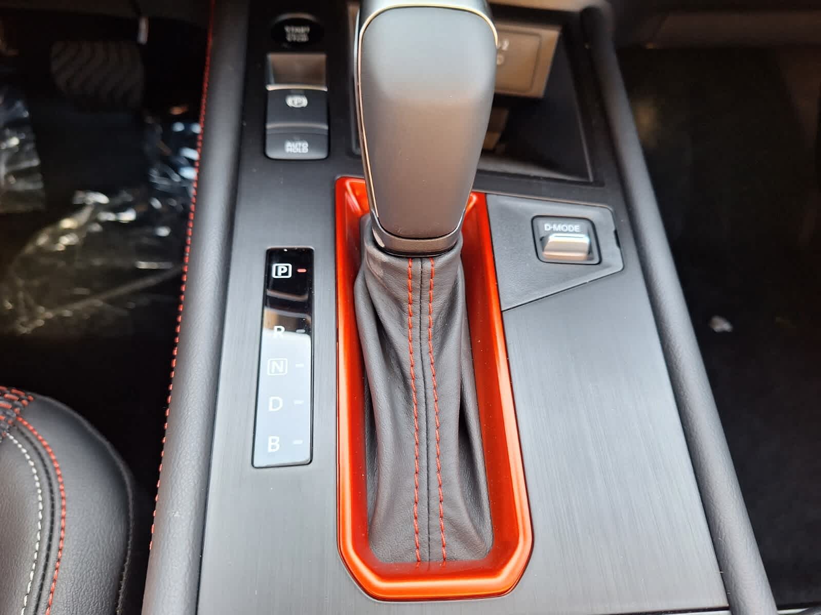 2026 Nissan Kicks SR photo 16