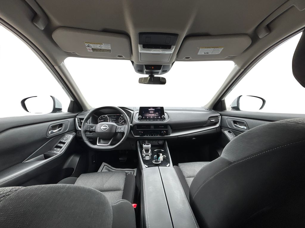 2025 Nissan Rogue SV photo 13