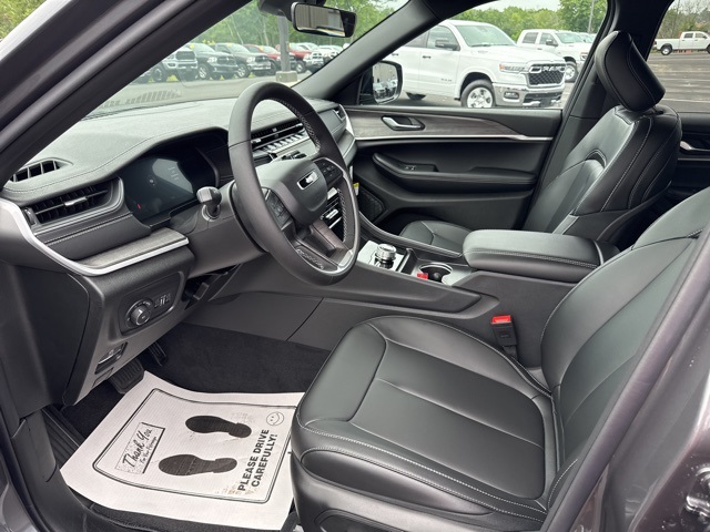 2025 Jeep Grand Cherokee Limited photo 12