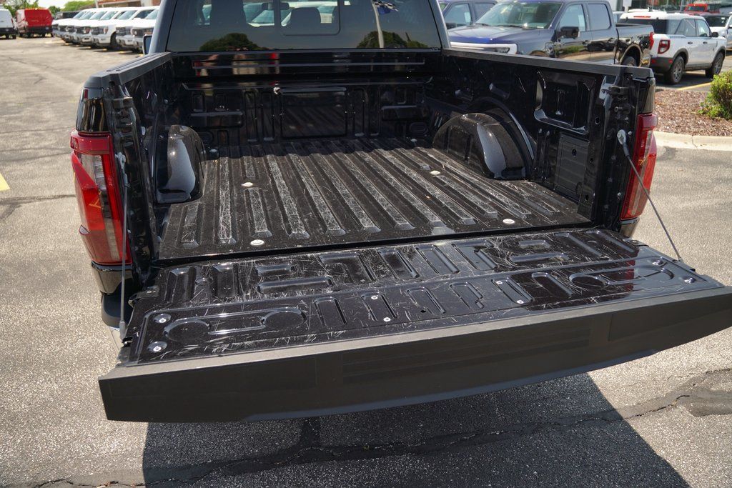 2025 Ford F-150 XLT photo 6