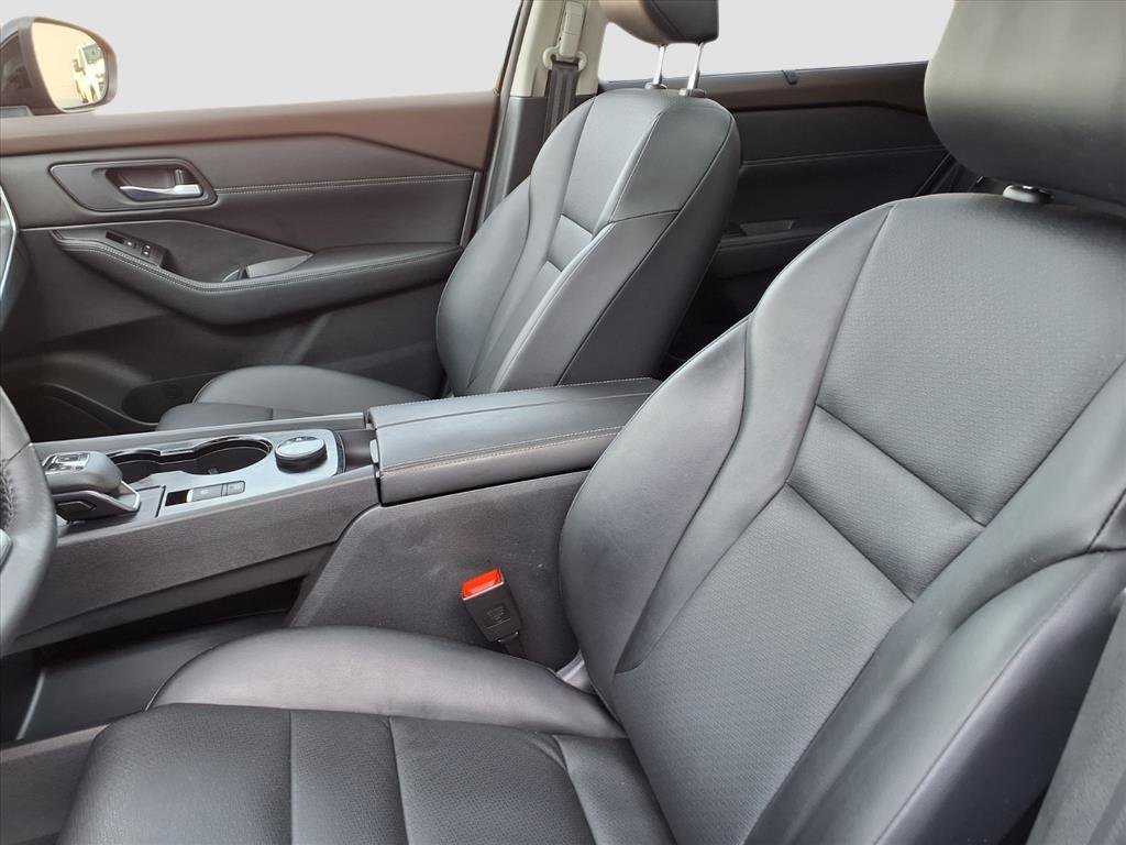 2022 Nissan Rogue SV photo 11