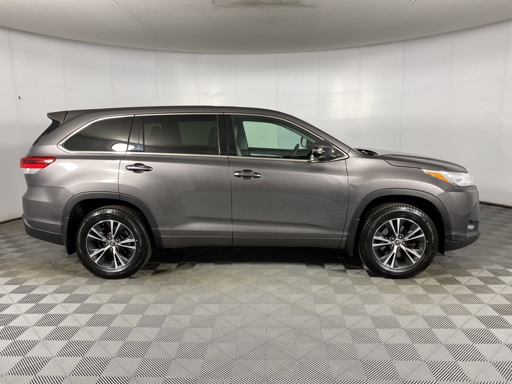 2018 Toyota Highlander LE photo 23