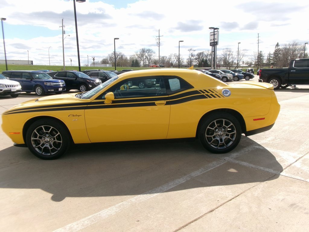 PreOwned 2017 Dodge Challenger GT 2dr Car in Spirit Lake 27989A