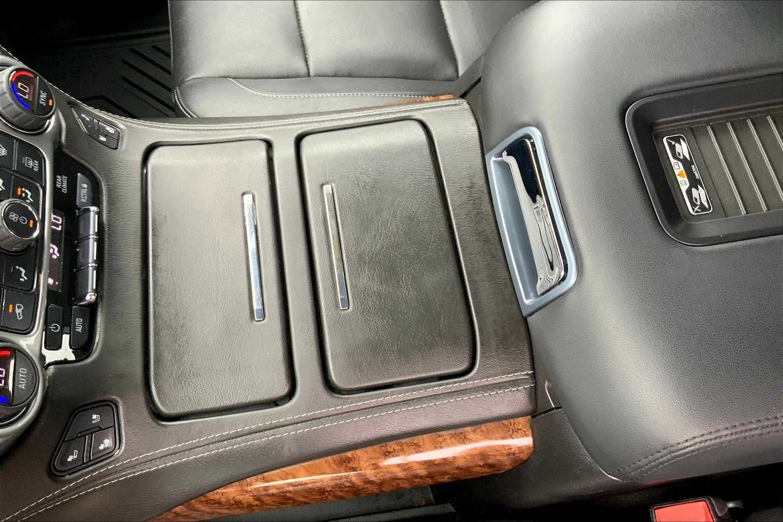 2020 Chevrolet Suburban Premier photo 13