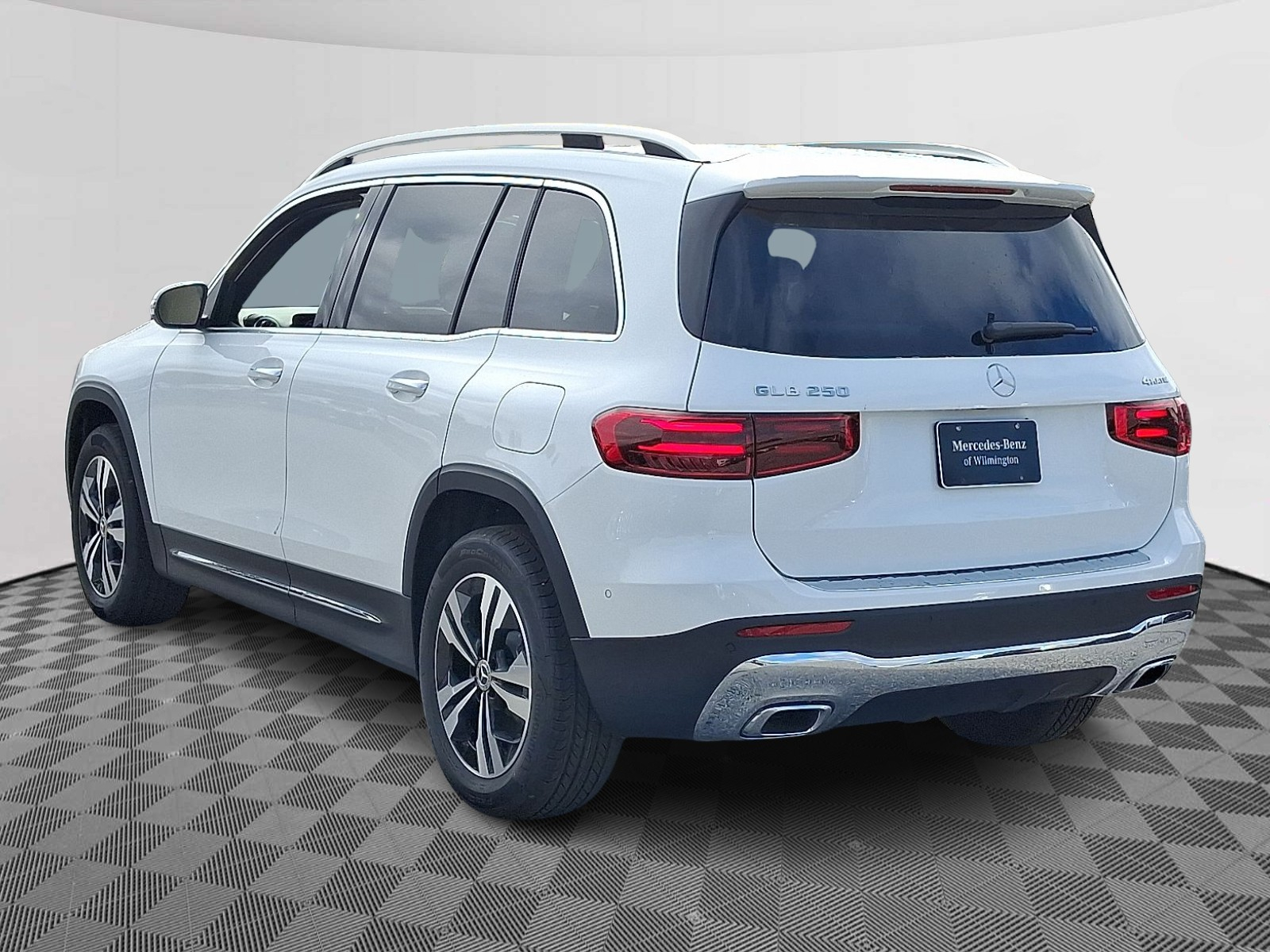 2026 Mercedes Benz GLB 250 4MATIC photo 4