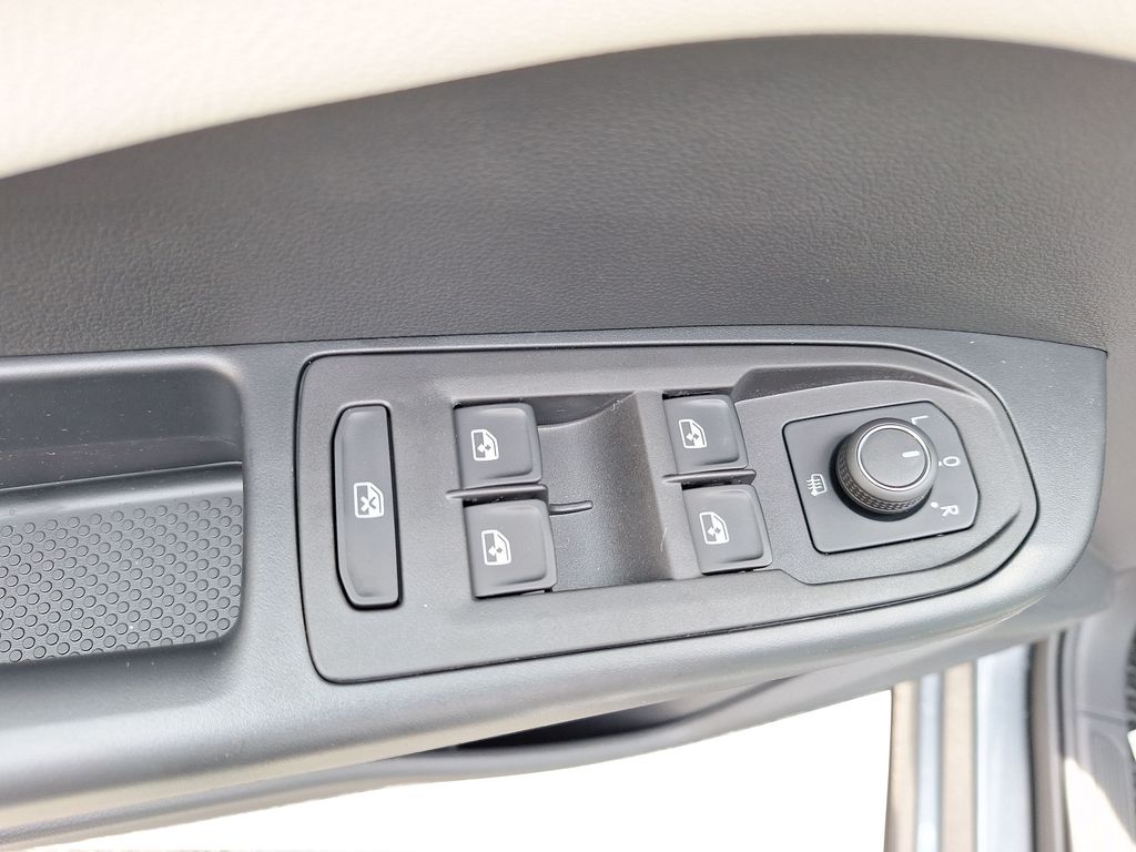 2025 Volkswagen Taos S photo 22