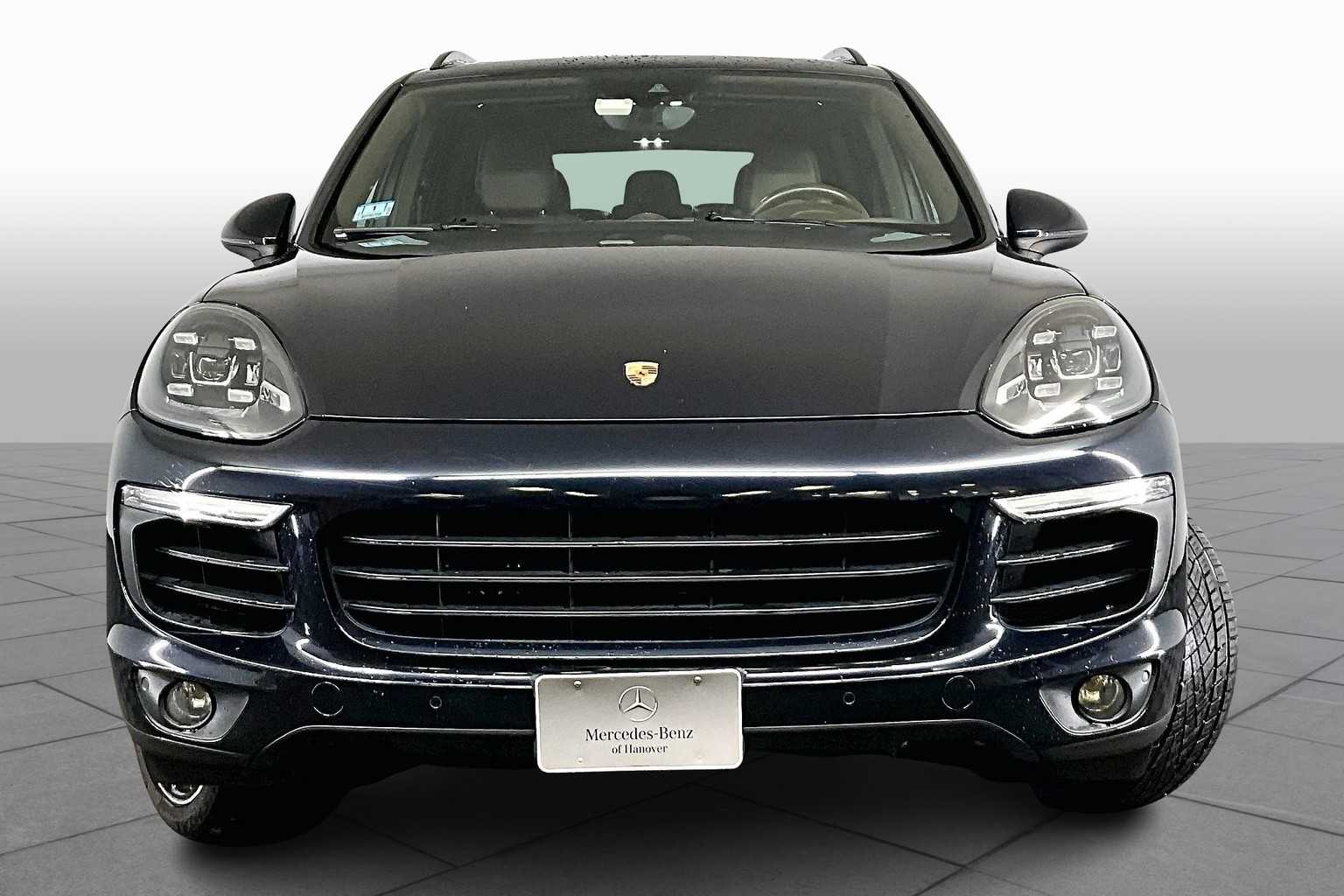 2016 Porsche Cayenne S E-Hybrid photo 2