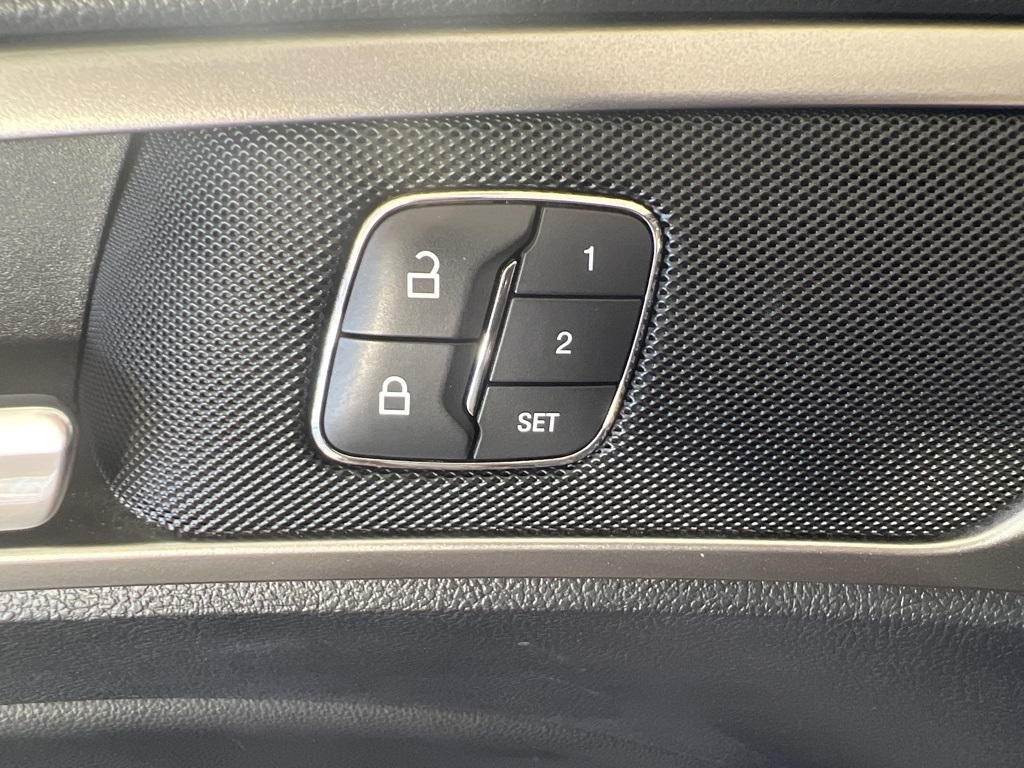 2019 Ford Fusion Hybrid SEL photo 16