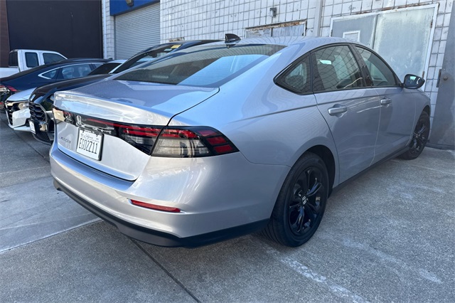 2025 Honda Accord SE photo 2