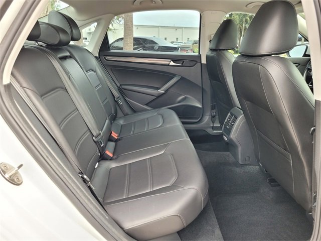 2020 Volkswagen Passat 2.0T R-Line photo 13