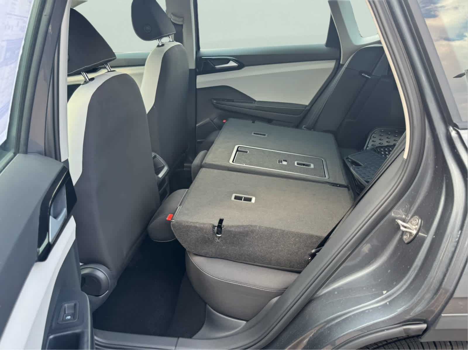 2025 Volkswagen Taos S photo 33
