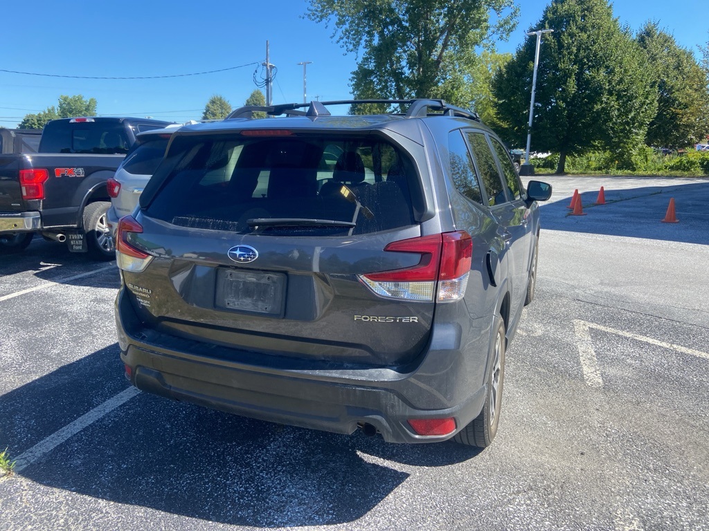 2020 Subaru Forester Premium photo 4