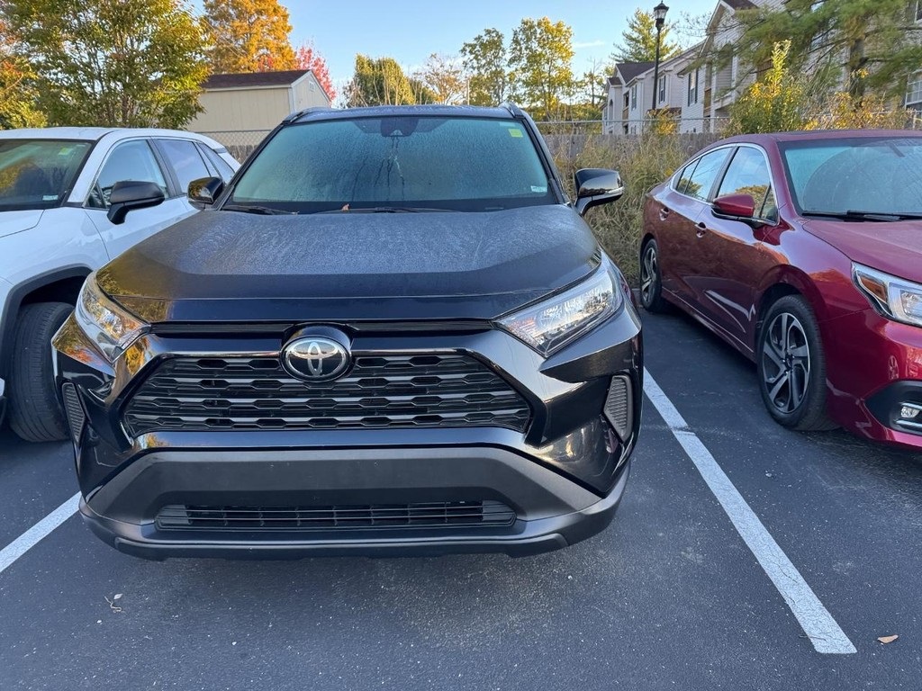 2021 Toyota RAV4 LE photo 2