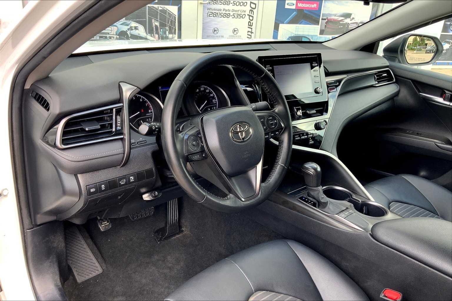 2022 Toyota Camry SE photo 15