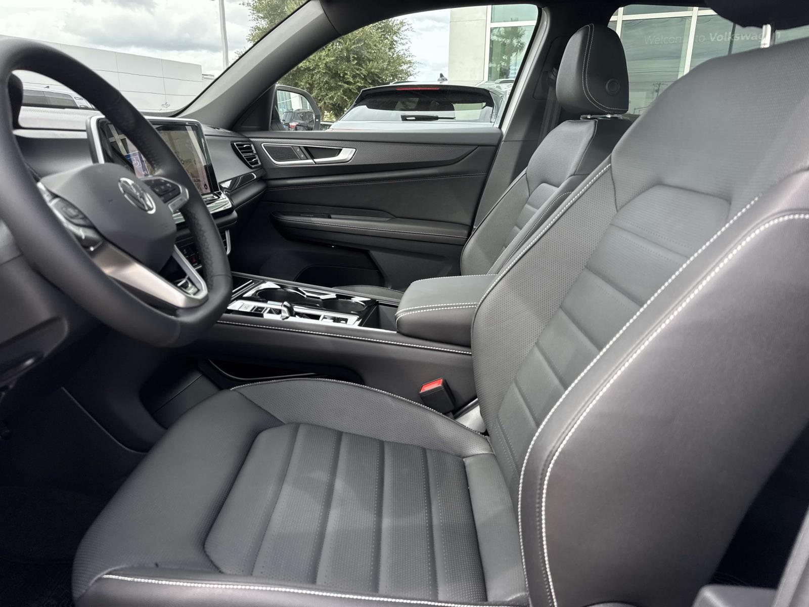 2026 Volkswagen Atlas Cross Sport SEL R-Line photo 7