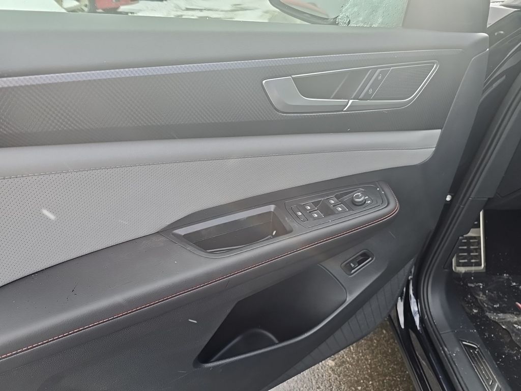 2025 Volkswagen Atlas Peak Edition SE photo 5