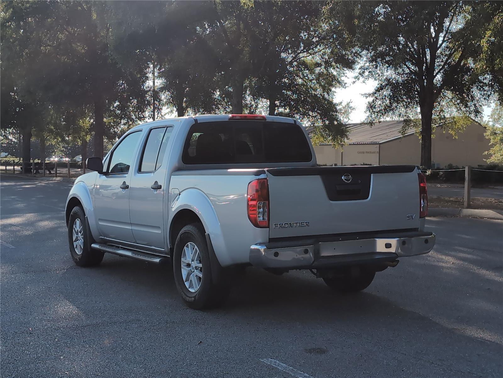 2021 Nissan Frontier Crew Cab photo 2