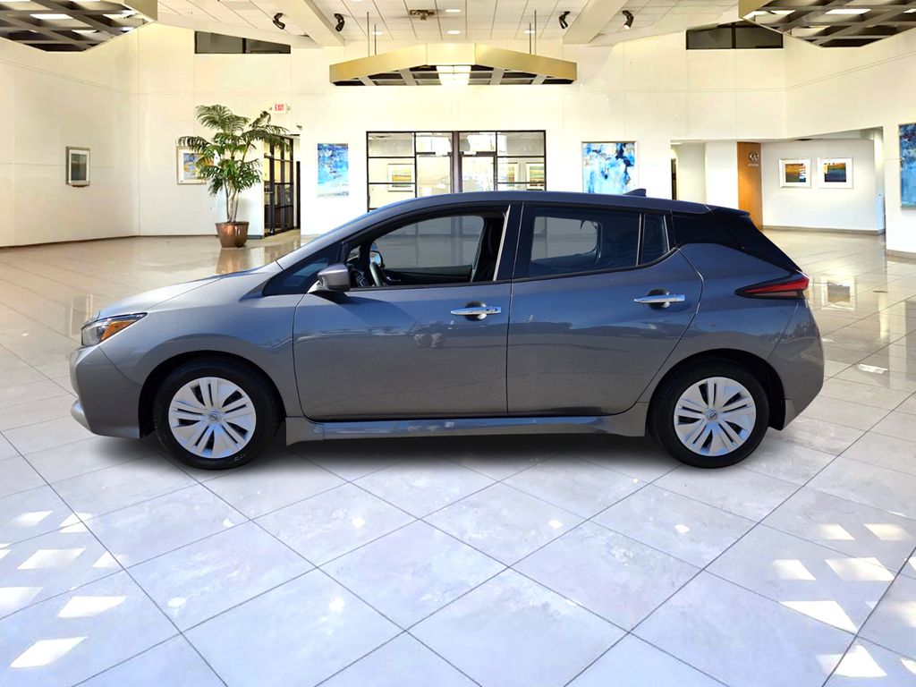 2024 Nissan Leaf S photo 4