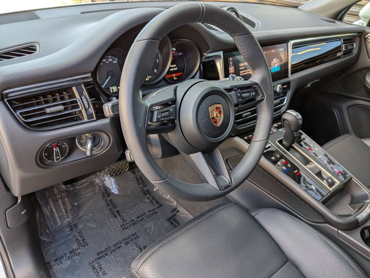 2025 Porsche Macan Base photo 4