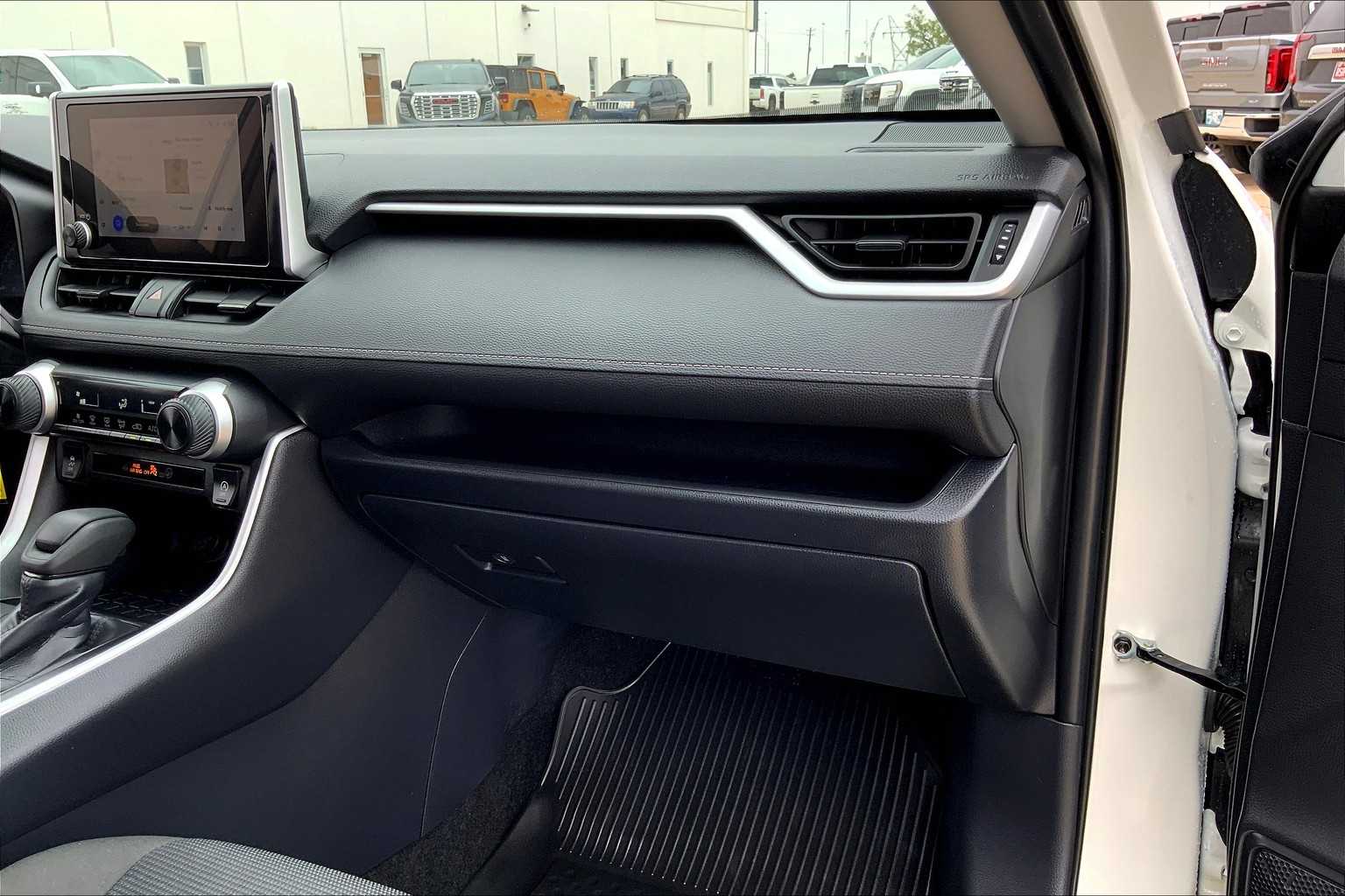 2025 Toyota RAV4 LE photo 15