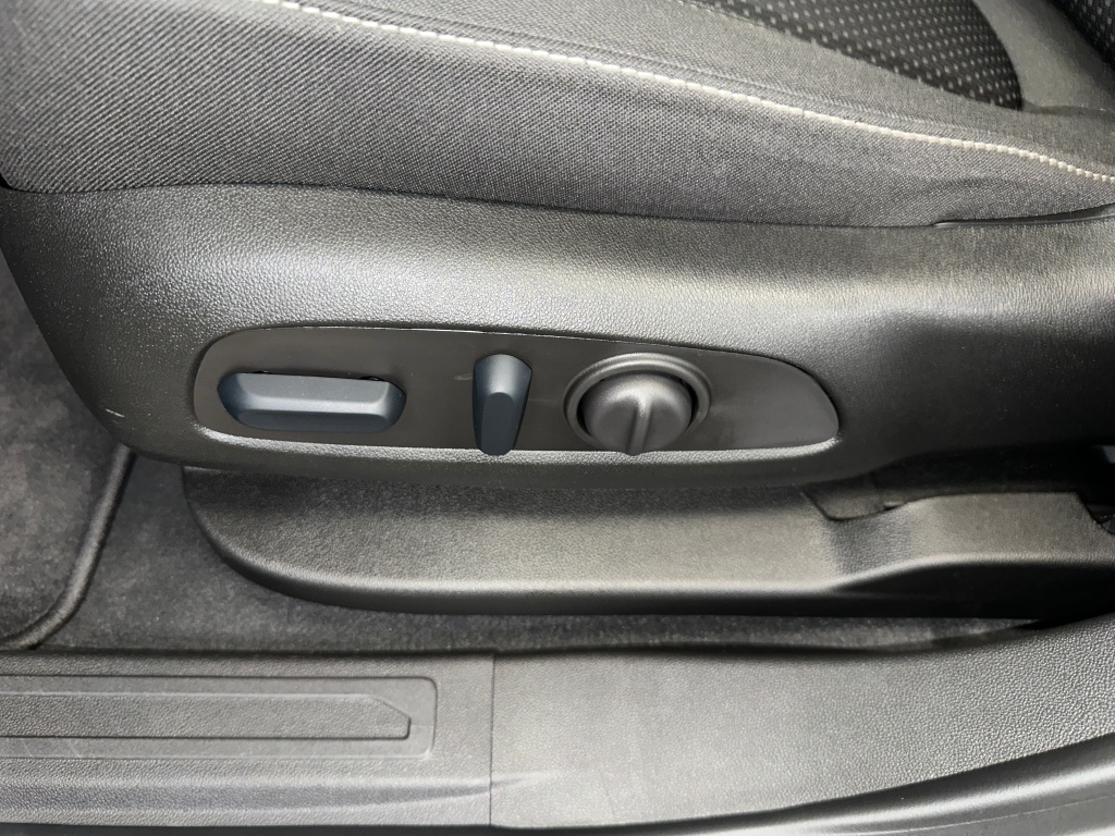 2023 Gmc Acadia SLE photo 2