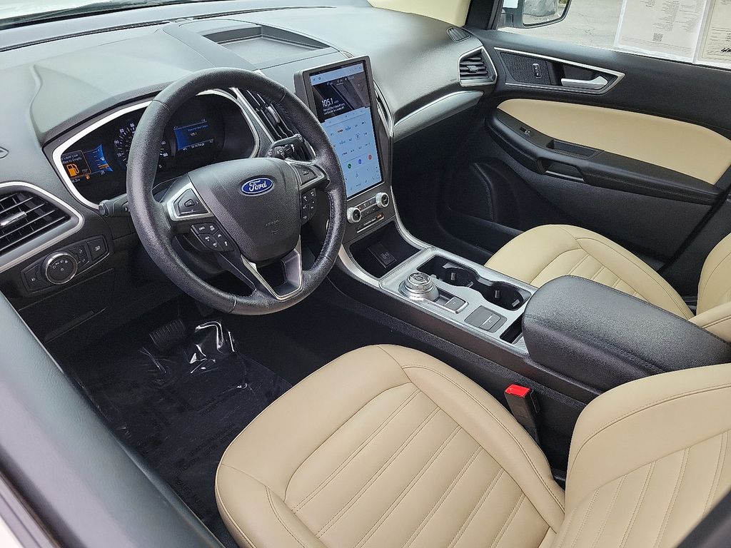 2021 Ford Edge SEL photo 3