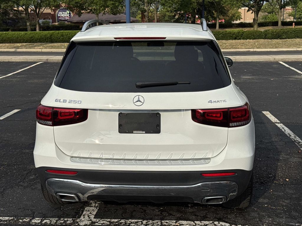 2022 Mercedes Benz GLB 250 4MATIC photo 3