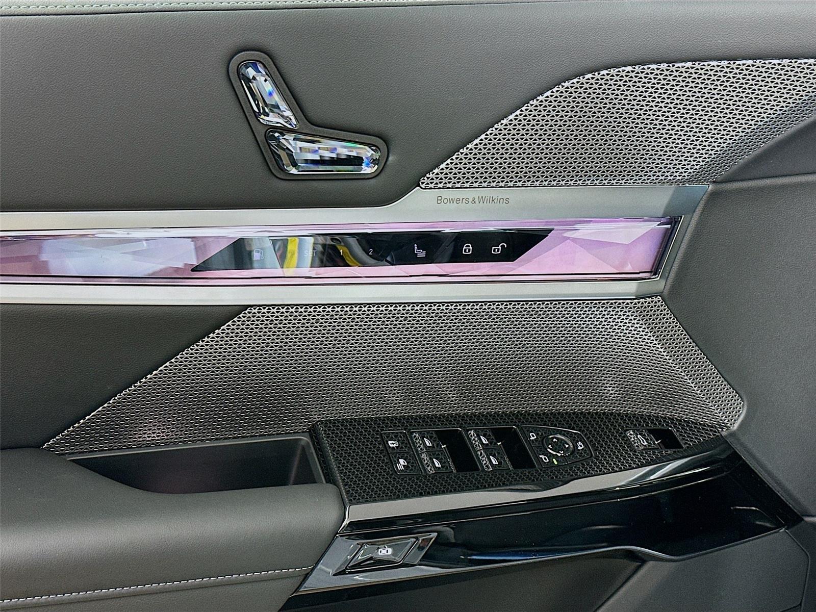 2026 Bmw 750e photo 13