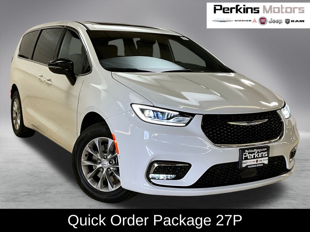 2026 Chrysler Pacifica Limited's photo