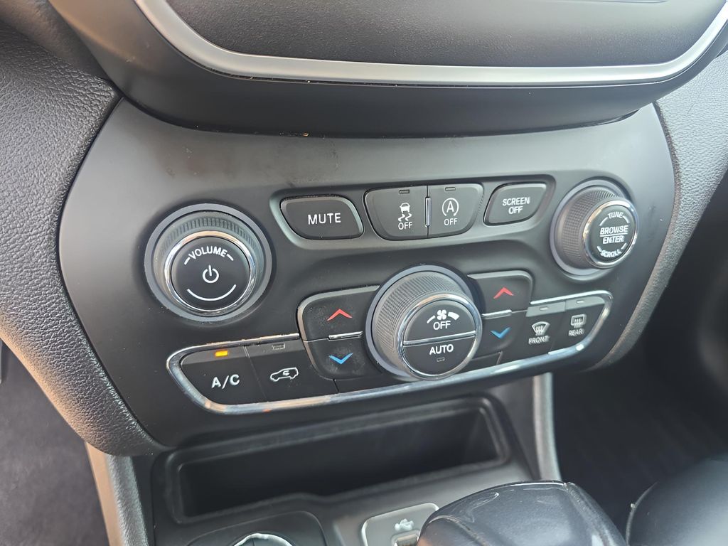 2019 Jeep Cherokee Trailhawk photo 13