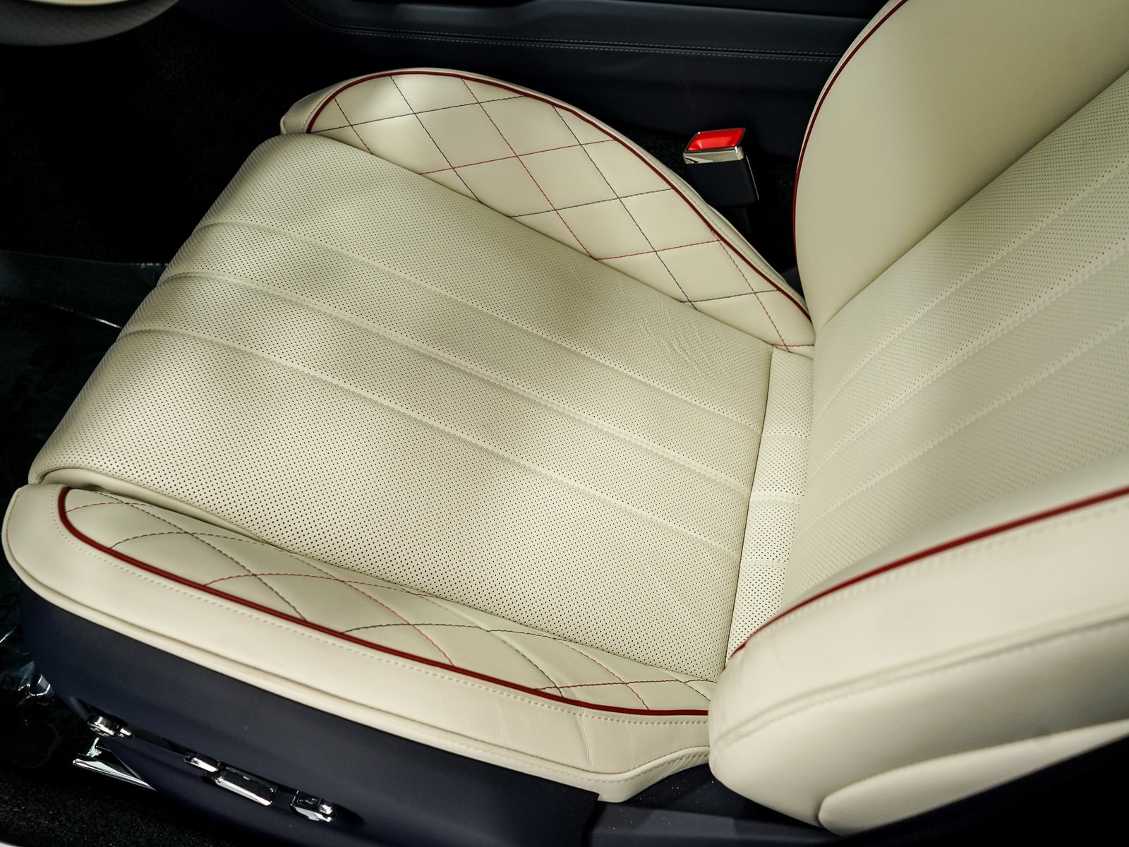 2024 Bentley Flying Spur Mulliner V8 photo 16