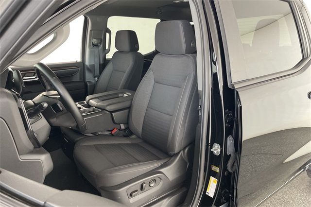 2023 Chevrolet Silverado 1500 LT photo 2