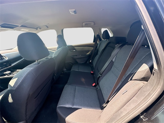 2022 Nissan Rogue SV photo 23