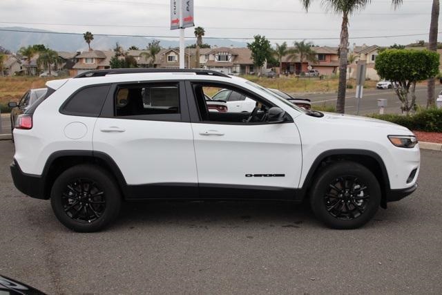 2023 Jeep Cherokee Altitude Lux photo 3