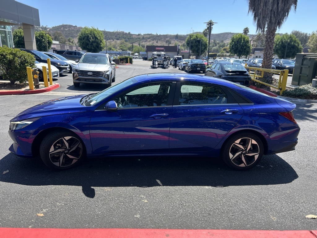 2022 Hyundai Elantra SEL photo 4