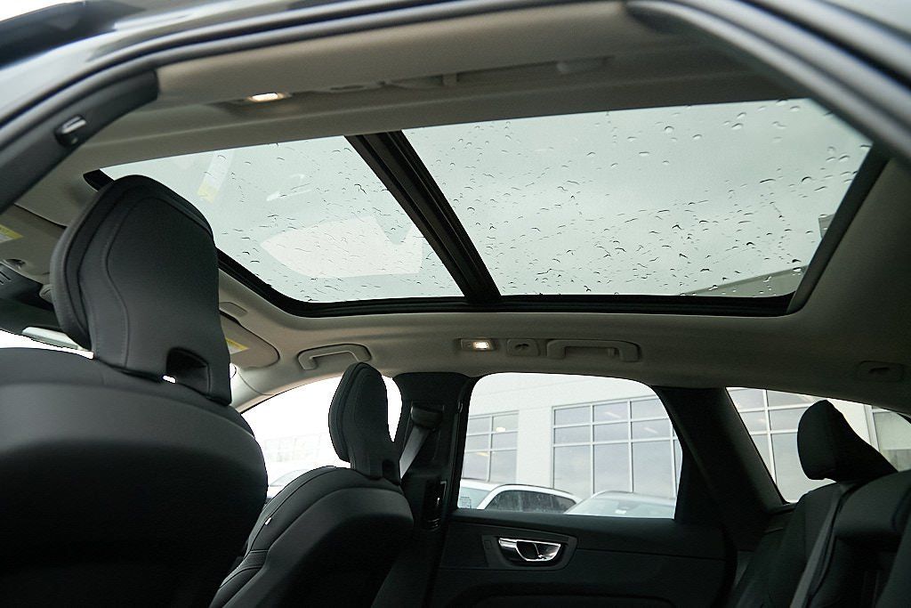 2026 VOLVO XC60 - Image 21