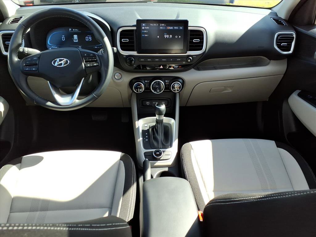 2024 Hyundai Venue SEL photo 5